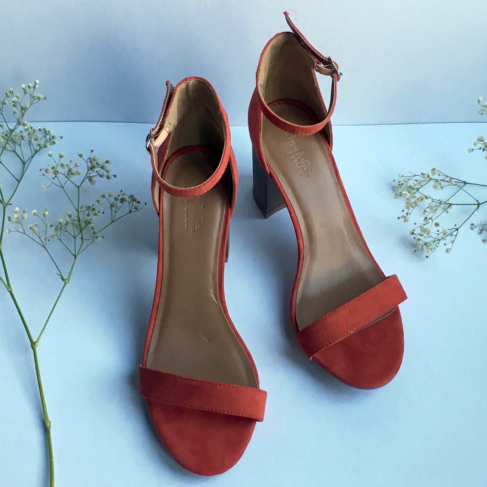 NW0T Ankle Strap Block Heel Sandals